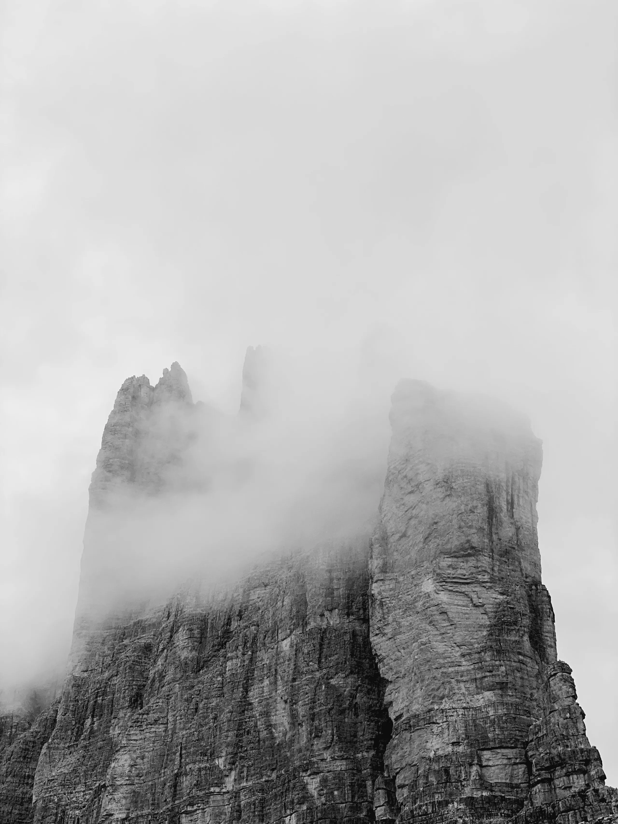 black and white mountains.ee9168a6