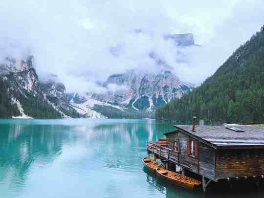 boats on the lake.bab24bf4