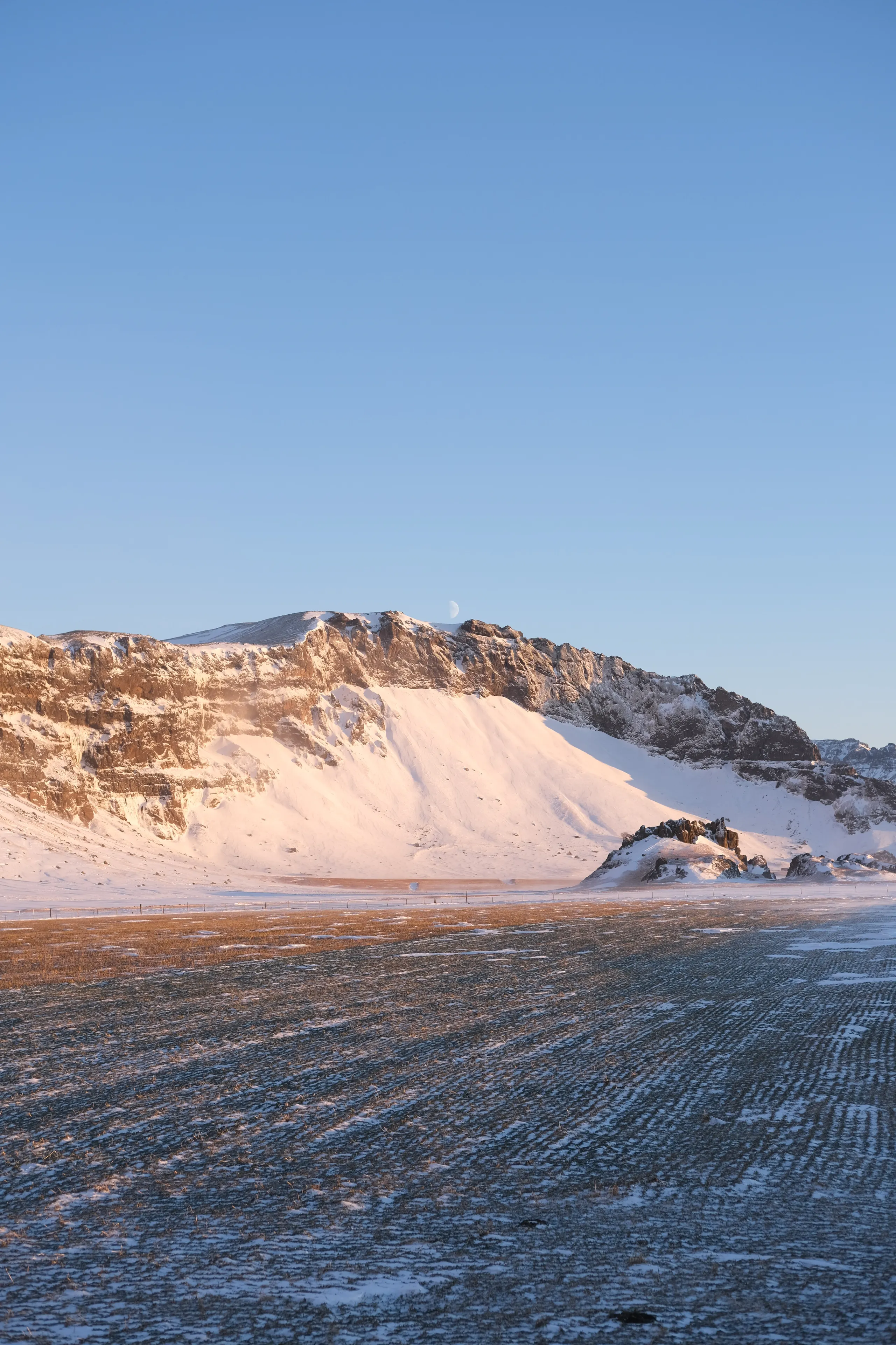 golder hour in iceland.c4923f11