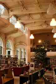 library in italy.d4ed3321