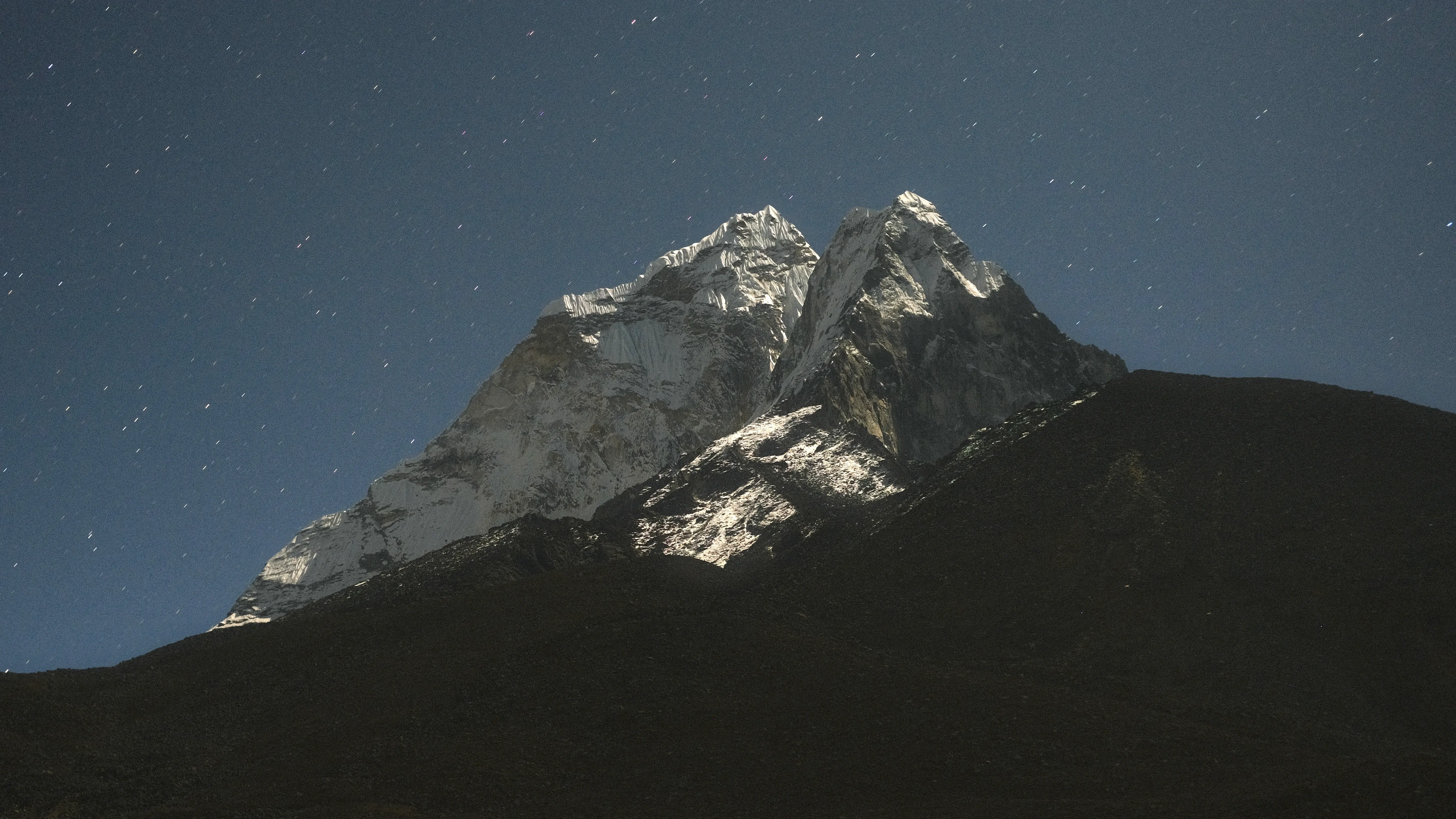 Mountain view switching between night and day